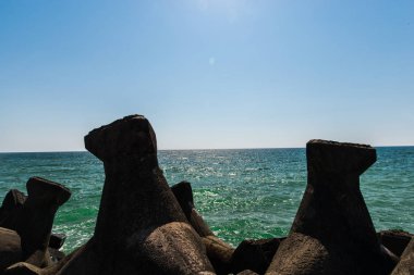 gündüz beton dalgakıran ve deniz su