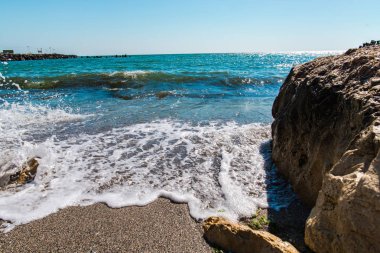 deniz suyu ile dalgalar ve gökyüzü, gündüz 