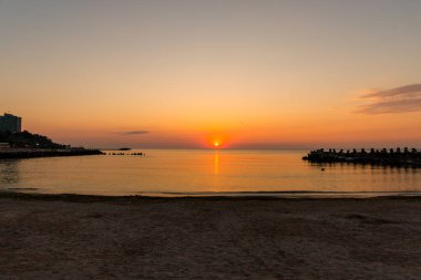 Deniz su üstünde günbatımı gökyüzü 