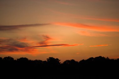günbatımı gökyüzü bulutlar ile akşam 
