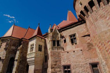 Corvinesti Castle manzarası, Romanya.