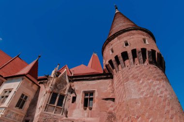 Corvinesti Castle manzarası, Romanya.