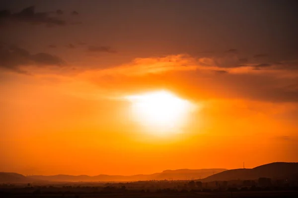 Coucher Soleil Orange Vif Dans Ciel Les Poteaux Électriques — Photo