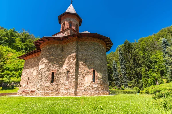 Стара Церква Сонячно Зеленому Парку — стокове фото