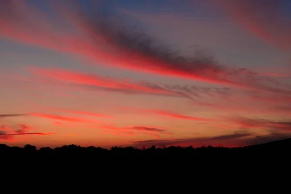 明るい赤ピンクの夕焼け空 — ストック写真