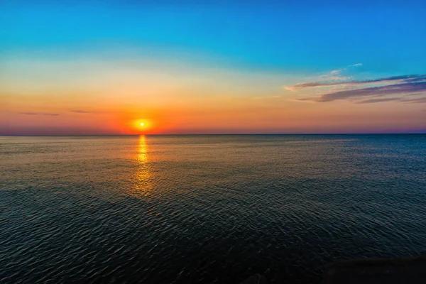 Dalgalanma Deniz Yüzeyi Yukarıda Gökyüzü Günbatımı — Stok fotoğraf