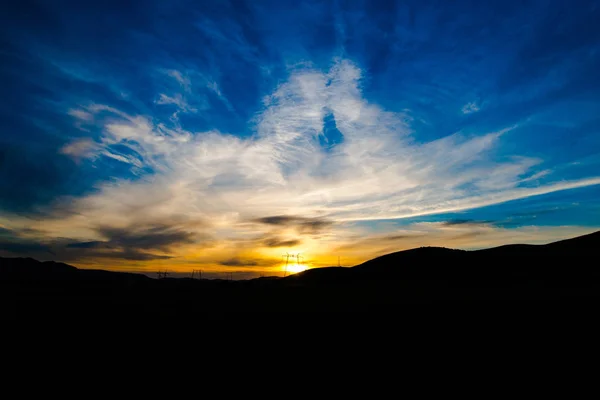 Blue Sunset Sky Clouds Landscape Meadow Field Hills — Stock Photo, Image