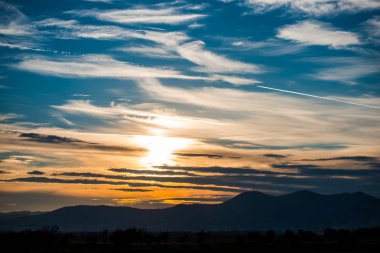 günbatımı gökyüzü bulutlar ile akşam 