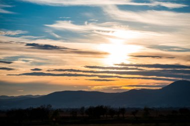 günbatımı gökyüzü bulutlar ile akşam 
