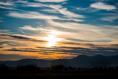 günbatımı gökyüzü bulutlar ile akşam 