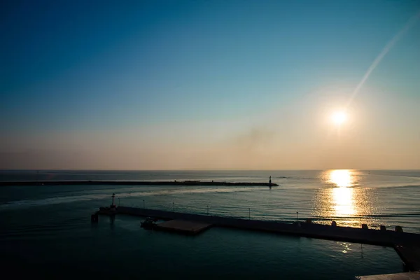 Άδειο Λιμάνι Φόντο Ηλιοβασίλεμα — Φωτογραφία Αρχείου