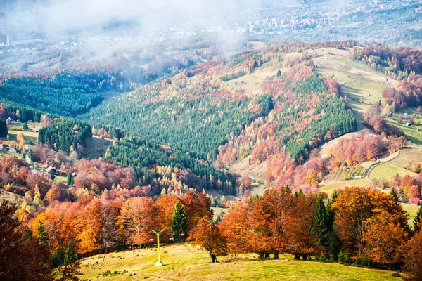 Increíble Vista Las Montañas Con Bosques Otoñales Fondo Natural — Foto de Stock