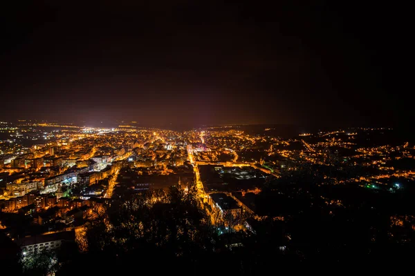 gece havadan görünümü City, ışıklı sokak ışıkları 