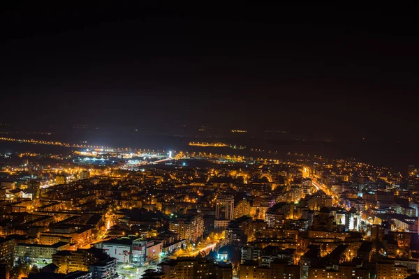 gece havadan görünümü City, ışıklı sokak ışıkları 