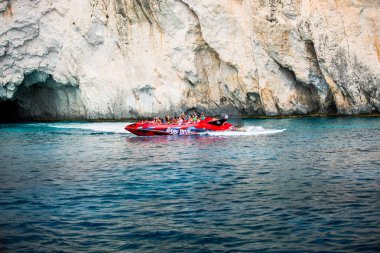 Hız lastik tekne deniz yoluyla taşıma turist.
