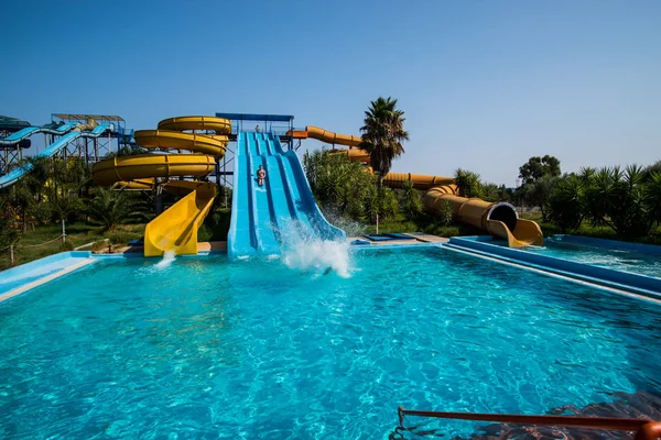 Zante Stadt Grecia Septiembre 2016 Parque Acuático Sarakinado Con Toboganes —  Fotos de Stock