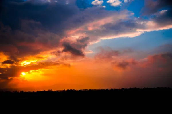 Colourful Sunset Field Hiding Sun Clouds — Stock Photo, Image