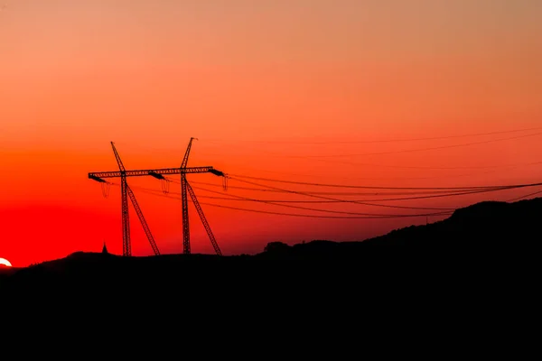 Fält Med Elstolpar Och Sunset Sky Bakgrund — Stockfoto