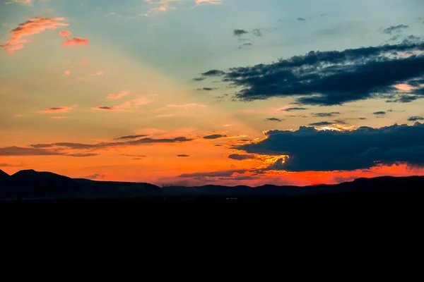 Céu Por Sol Com Nuvens Colinas Paisagem Horizonte — Fotografia de Stock