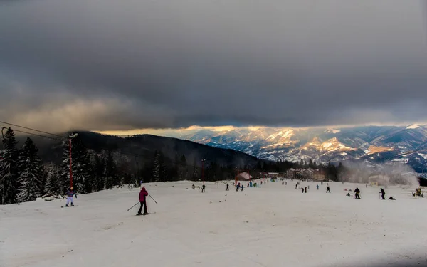 Skiers Enjoying Time Winter Ski Resort — Stock Photo, Image