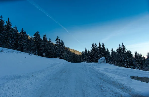 Krajina Zasněžených Zimních Hor — Stock fotografie