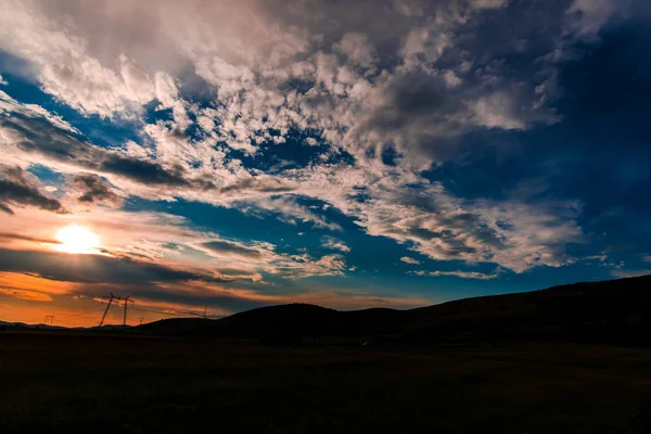 Landschaft Sonnenuntergang Himmel Mit Wolken Und Hügeln Landschaft Horizont — Stockfoto