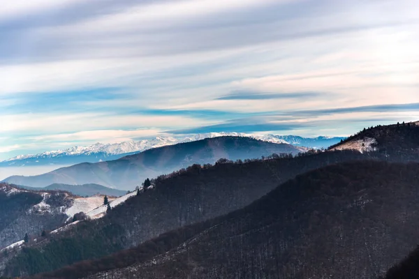 Όμορφη Θέα Στα Βουνά Των Καρπαθίων — Φωτογραφία Αρχείου