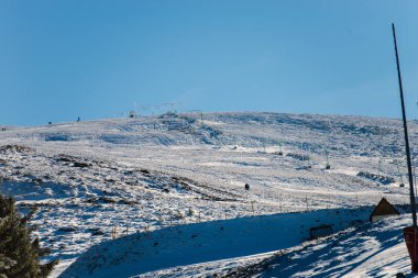 Romanya 'nın Clabucet kentinde kış kayak merkezi.