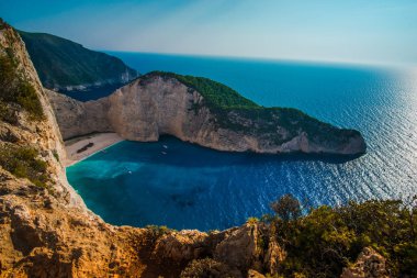 Üstten görünüm cliff ve Akdeniz, Yunanistan.