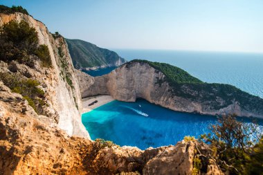 Üstten görünüm cliff ve Akdeniz, Yunanistan.