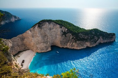 Üstten görünüm cliff ve Akdeniz, Yunanistan.