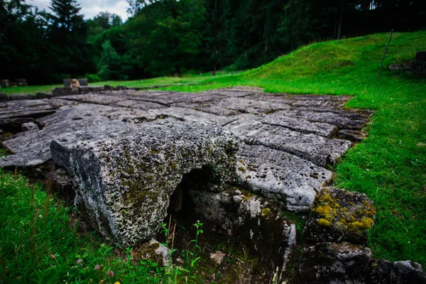 Widok Szczegółowy Sarmizegetusa Regia Ruiny Sanktuaria Andezyt Rumunia — Zdjęcie stockowe