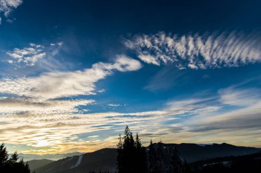 Karlı kış Dağları peyzaj