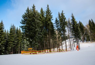 Romanya 'nın Clabucet kentinde kış kayak merkezi.