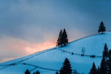 Karlı kış Dağları peyzaj