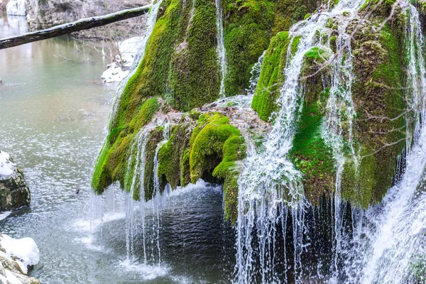 Pedras Musgosas Com Cachoeiras Inverno — Fotografia de Stock