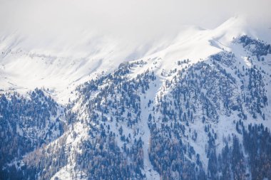 Rocky Dağları kış, dağ tepe ve gökyüzü 