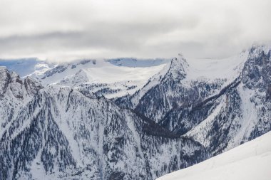 Rocky Dağları kış, dağ tepe ve gökyüzü 