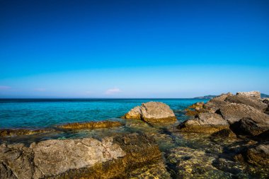 Seascape ve Rocky Shore, Yunanistan.