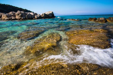 Seascape ve Rocky Shore, Yunanistan.