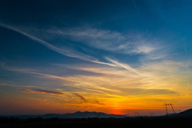 Güzel gün batımı gökyüzü bulutlu 