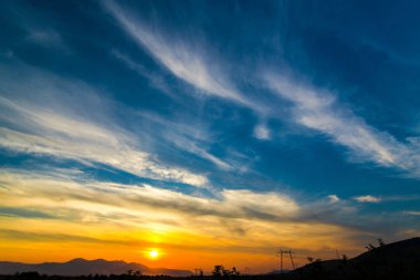 Güzel gün batımı gökyüzü bulutlu 