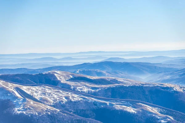 Krajobraz Śnieżnych Zimowych Gór — Zdjęcie stockowe