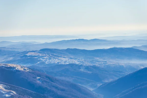 Krajina Zasněžených Zimních Hor — Stock fotografie