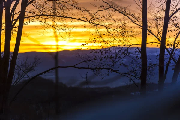 Живописные Горы Вечернее Небо Желтым Закатом — стоковое фото