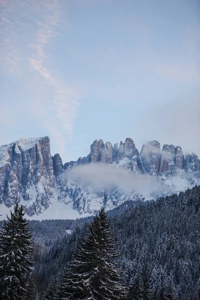 Скалистые Горы Снегу Облаках — стоковое фото