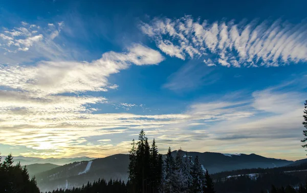 Krajina Zasněžených Zimních Hor — Stock fotografie