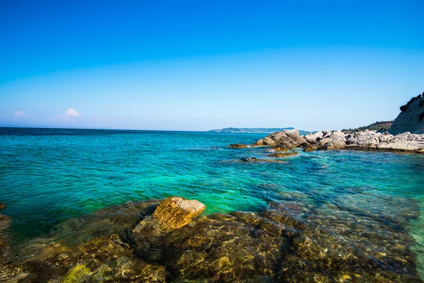 Seascape ve Rocky Shore, Yunanistan.