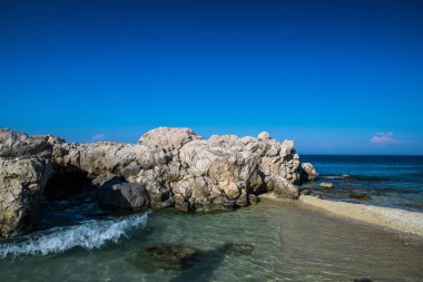 Seascape ve Rocky Shore, Yunanistan.