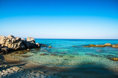 Seascape ve Rocky Shore, Yunanistan.